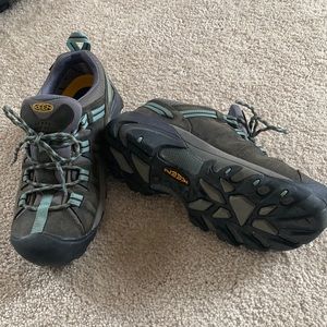 Keens hikers in excellent condition